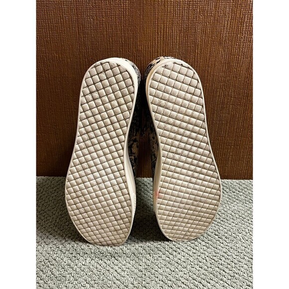 STEVE MADDEN WOMEN'S 7.5M  Wedgie BOOTIES BEIGE GRAY BLACK Snake Print - Picture 6 of 7